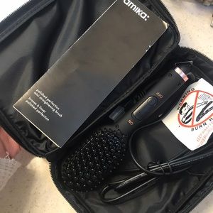 Amika Mini Straightening Brush